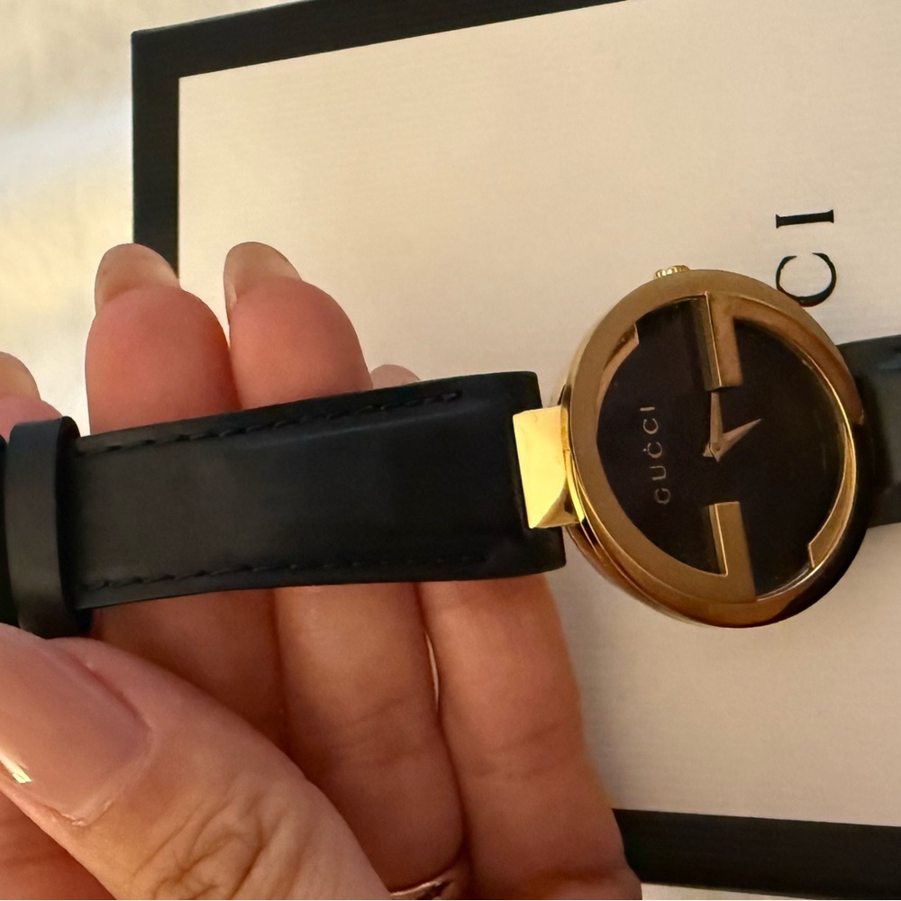 Gucci Interlocking G Watch – Model 133.3 (Black/Gold) - Picture 9 of 9